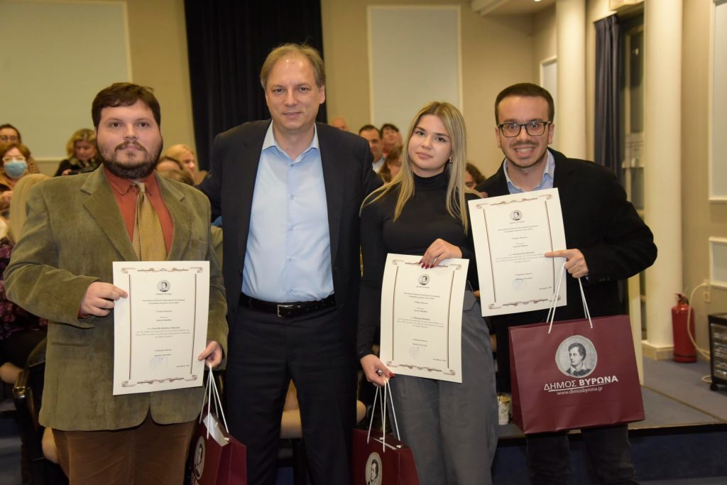 Απονεμήθηκαν τα βραβεία του 9ου Πανελλήνιου Διαγωνισμού Λογοτεχνικής Έκφρασης Εφήβων και Νέων του Δήμου Βύρωνα